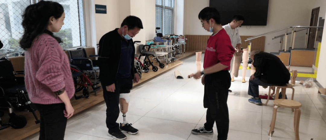 解鎖輔助器具適配新體驗 龍泉驛區(qū)開展助聽器、假肢及矯形器適應性訓練