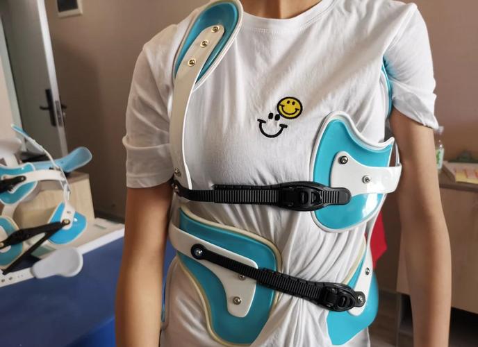 脊柱側(cè)彎治療所需的支具和矯形器屬于定制產(chǎn)品,根據(jù)其功能,材料,對(duì)應(yīng)